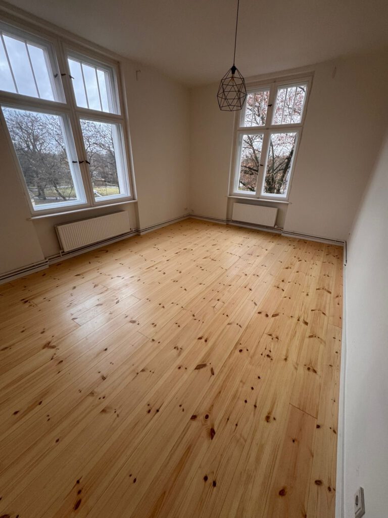 Erneuerung der Kieferndielung in Berlin-Köpenick, Projekt von JuSa Handwerk