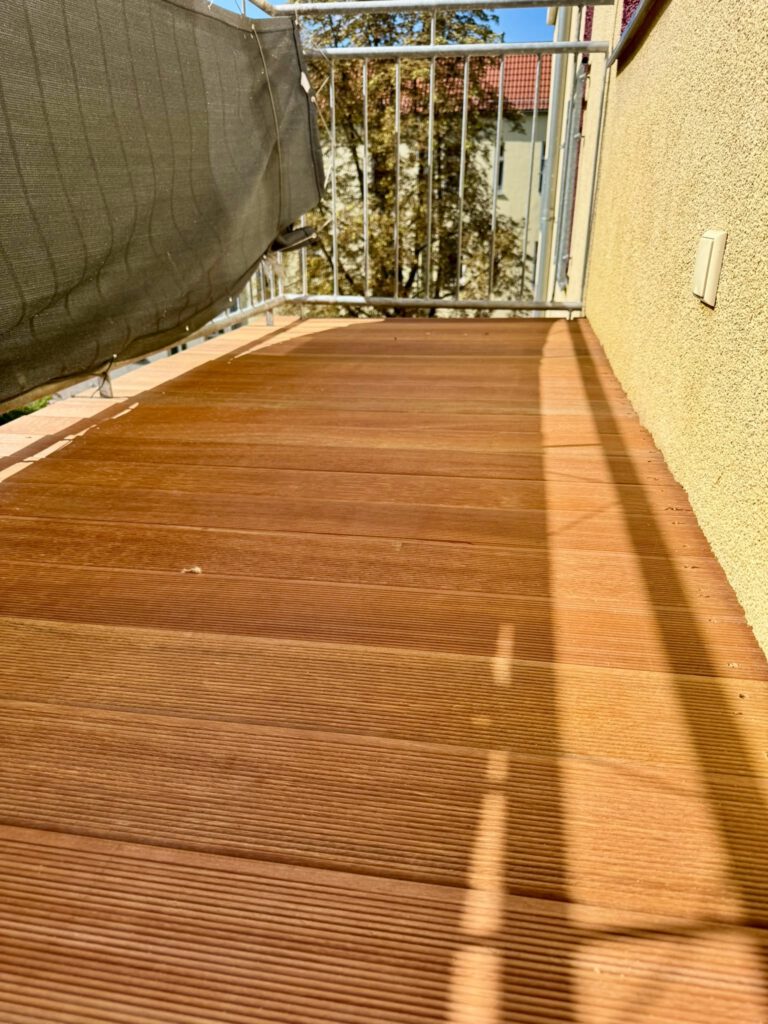 bangkirai-dielen-balkon-berlin-schoeneweide-detail